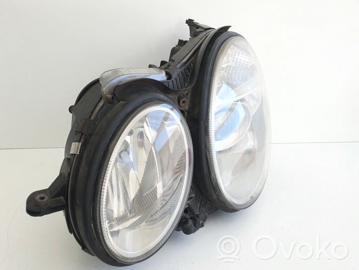 Mercedes-Benz E W211 Lampa przednia 15435900