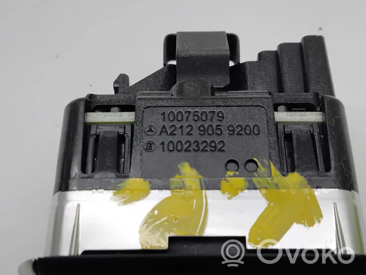 Mercedes-Benz CLA C117 X117 W117 Tailgate opening switch A2129059200