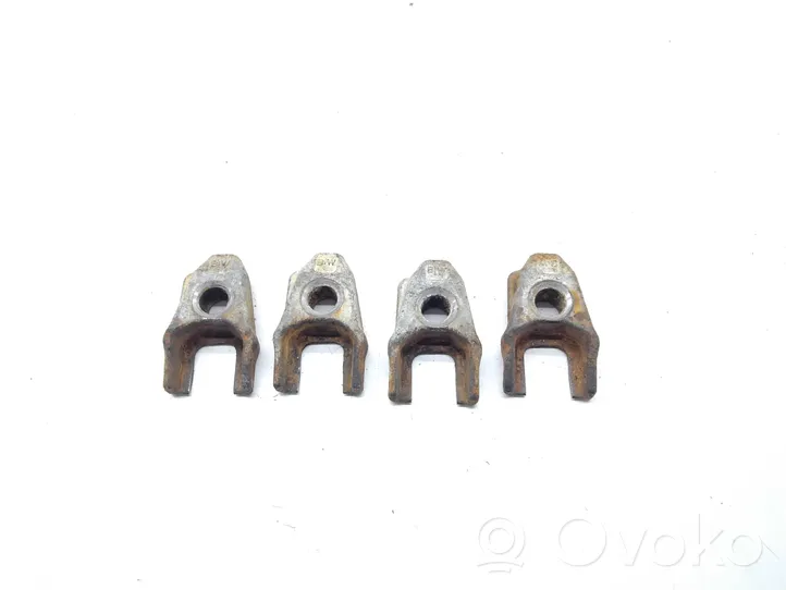 Renault Trafic II (X83) Support de pince d'injecteur de carburant 