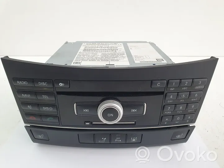 Mercedes-Benz E W212 Radio/CD/DVD/GPS-pääyksikkö A2129063001