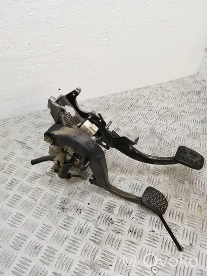 BMW 5 E39 Brake pedal 42223703