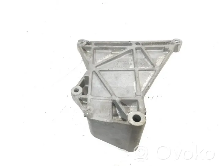 Volkswagen Touareg I Soporte del alternador 070903143