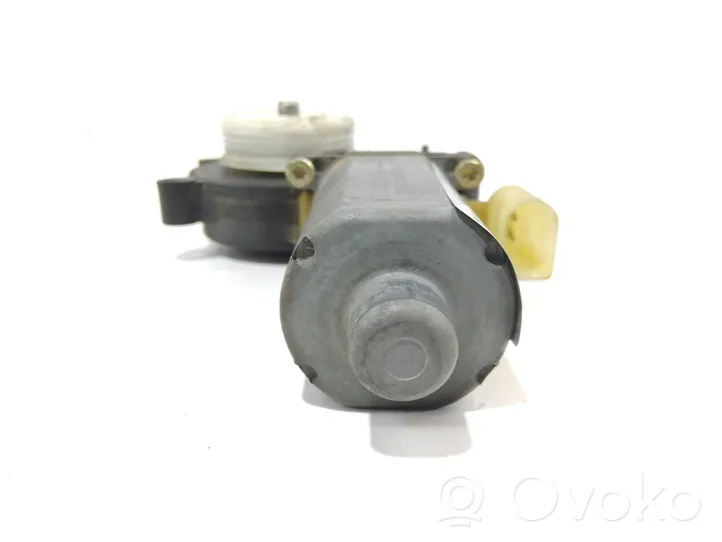 BMW 3 E30 Motorino alzacristalli della portiera anteriore 0130821717