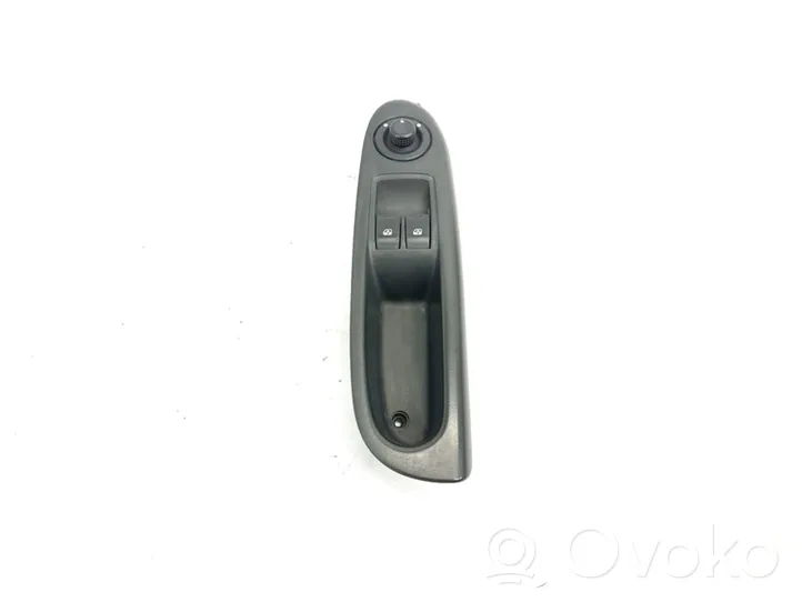 Renault Clio II Electric window control switch 8200084008