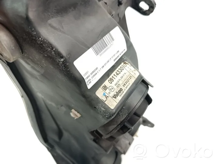 Opel Corsa C Lampa przednia 09114330