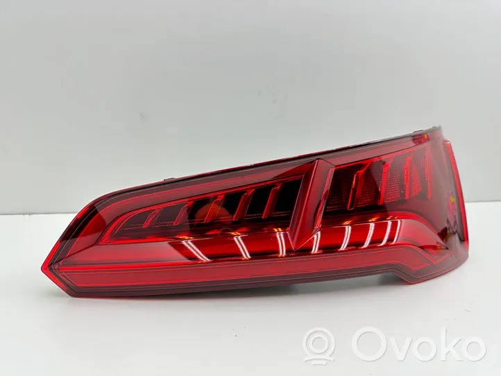 Audi Q5 SQ5 Lampy tylnej klapy bagażnika 80A945094