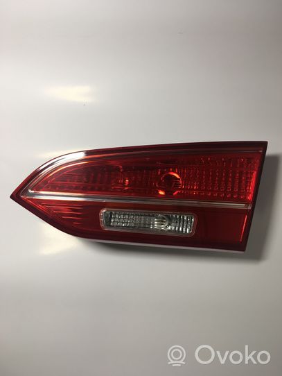 Hyundai Santa Fe Lampy tylnej klapy bagażnika 924062W0