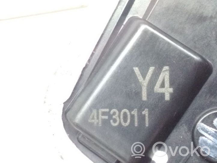 Toyota Avensis T250 Zamek drzwi tylnych Y44F3011