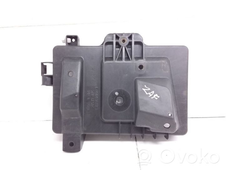 Opel Zafira A Battery box tray cover/lid 24449812