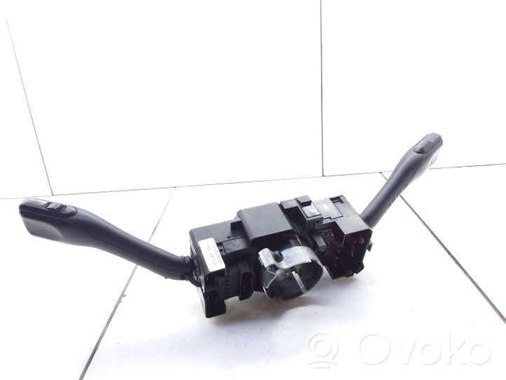 Audi A4 S4 B5 8D Leva/interruttore dell’indicatore di direzione e tergicristallo 8L0953513G