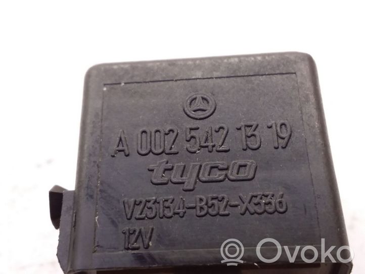 Mercedes-Benz A W169 Muu rele A0025421319