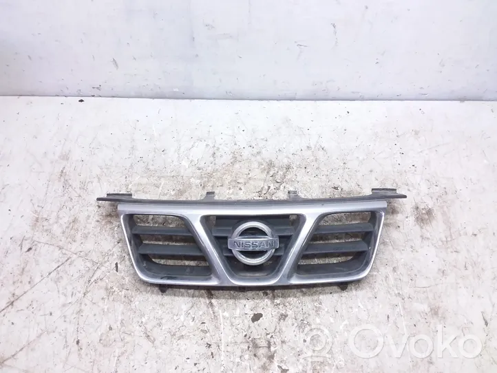 Nissan X-Trail T30 Grille calandre supérieure de pare-chocs avant 623108H700