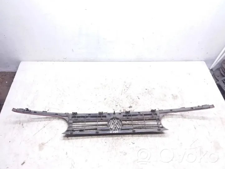 Volkswagen Golf III Grille calandre supérieure de pare-chocs avant 1H6853653