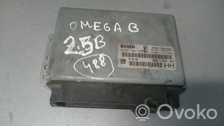 Opel Omega B2 Calculateur moteur ECU 90492382