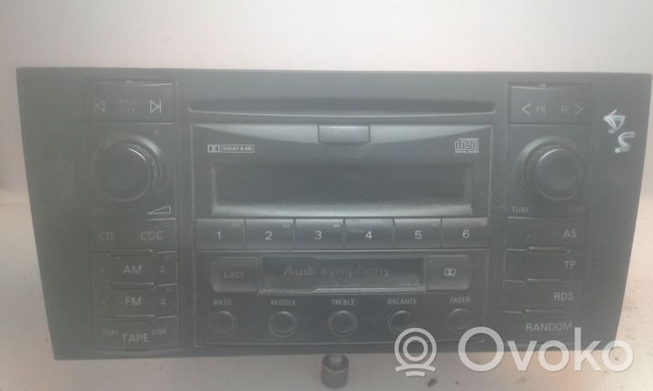 Audi A4 S4 B5 8D Unité principale radio / CD / DVD / GPS 8D0035195