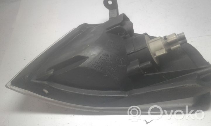 Subaru Legacy Priekšējais pagrieziena lukturis 21020579