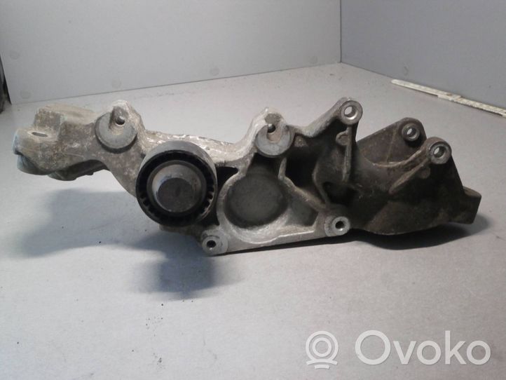 Opel Vivaro Supporto del generatore/alternatore 8200462165
