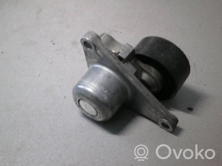 Opel Vivaro Generator/alternator belt tensioner 8200941079