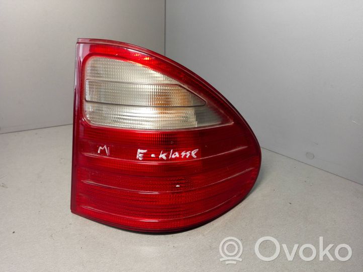 Mercedes-Benz E W210 Lampa tylna 198202