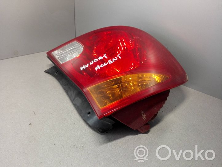 Hyundai Accent Feux arrière / postérieurs 92401257