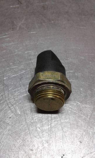 Audi A6 S6 C4 4A Kühlmitteltemperatur Sensor Fühler Geber 321959481C