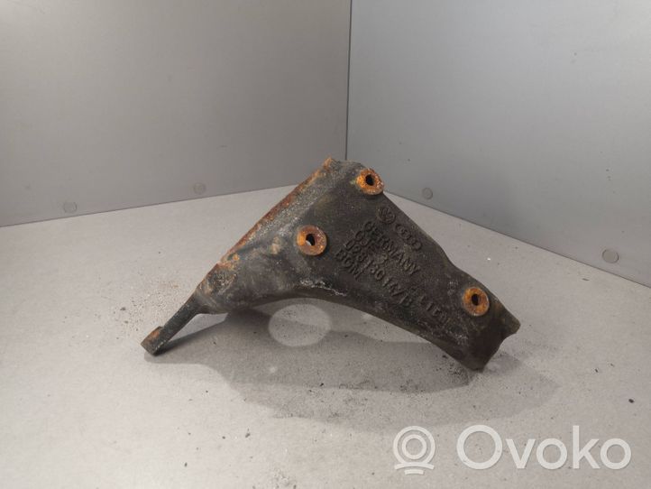 Volkswagen Golf III Supporto della pompa del carburante 028130147B