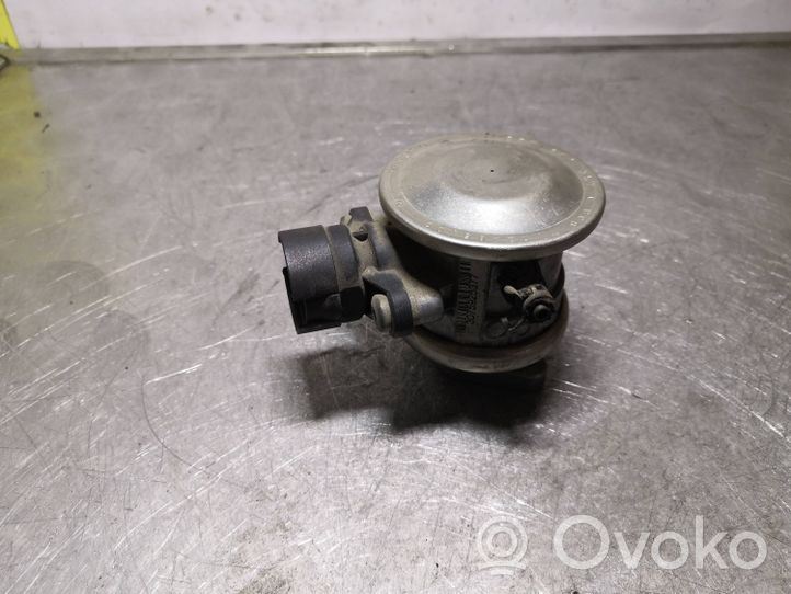 Volkswagen Golf IV Soupape vanne EGR 037131351