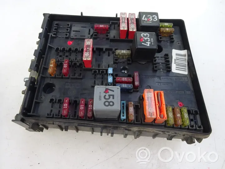 Audi A3 S3 A3 Sportback 8P Module de fusibles 