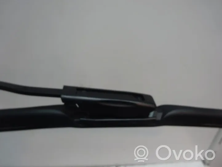 Dacia Logan I Front wiper blade arm 