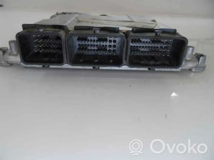 Renault Trafic II (X83) Motorsteuergerät/-modul 8200051608