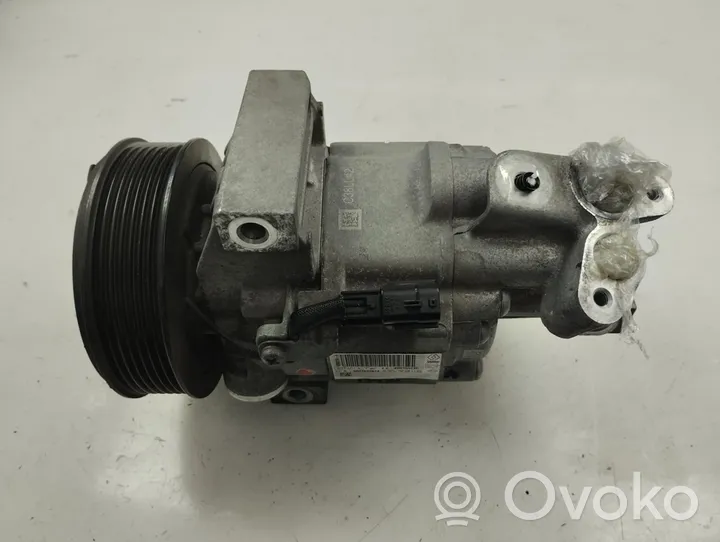Dacia Sandero Air conditioning (A/C) compressor (pump) 5021632614