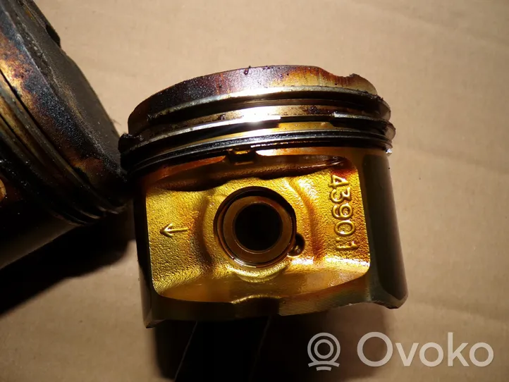 Fiat Punto (199) Piston avec bielle 