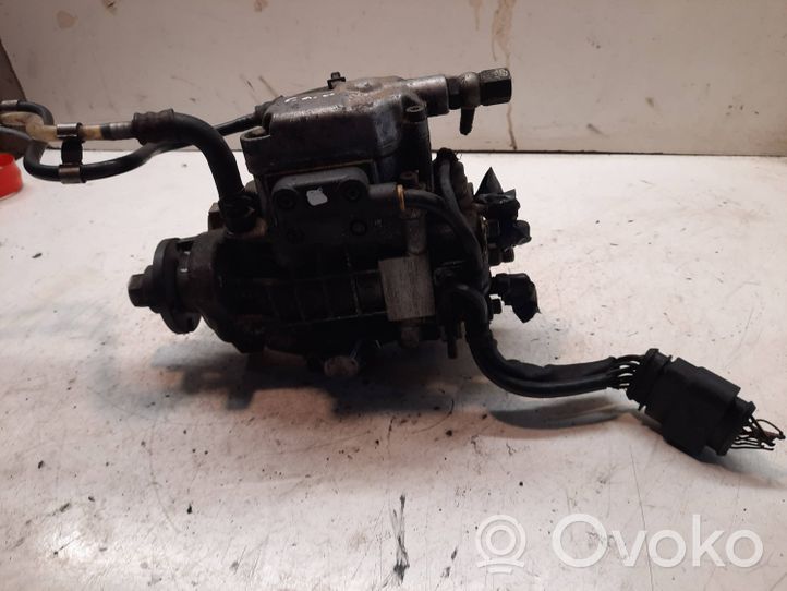 Volkswagen Golf IV Pompe d'injection de carburant à haute pression 038130107D