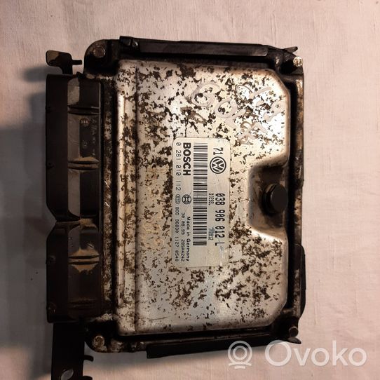 Volkswagen Golf IV Sterownik / Moduł ECU 038906012L