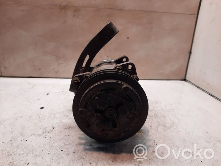 Volkswagen PASSAT B3 Ilmastointilaitteen kompressorin pumppu (A/C) 357820803c