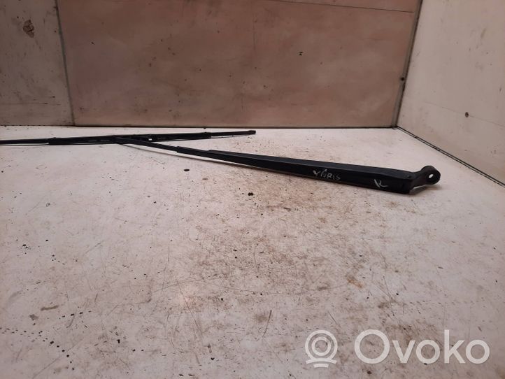 Toyota Yaris Front wiper blade arm 852210D020