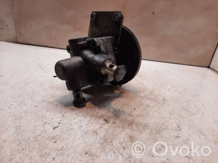 Audi 80 90 S2 B4 Vairo stiprintuvo siurblys 050145155A