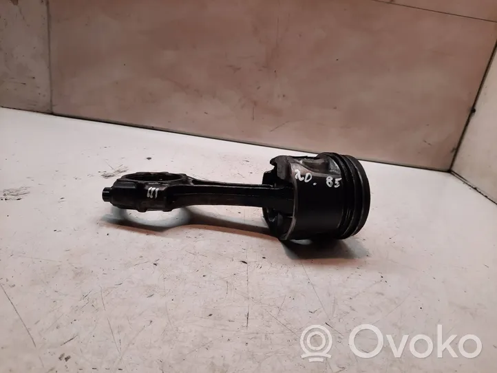 Toyota Corolla Verso E121 Piston avec bielle 82L106