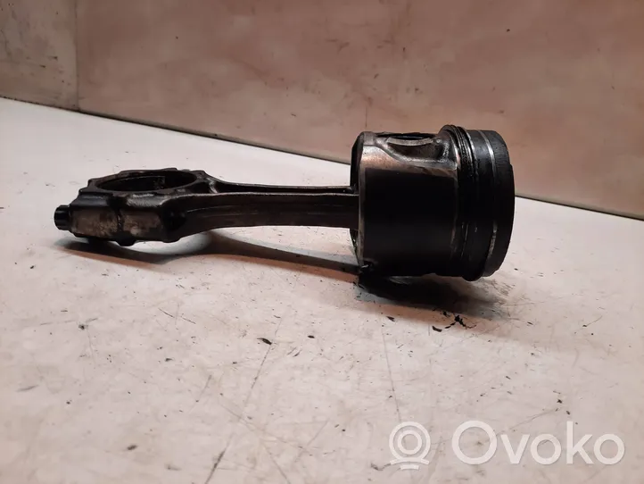 Toyota Corolla Verso E121 Piston avec bielle 82L106