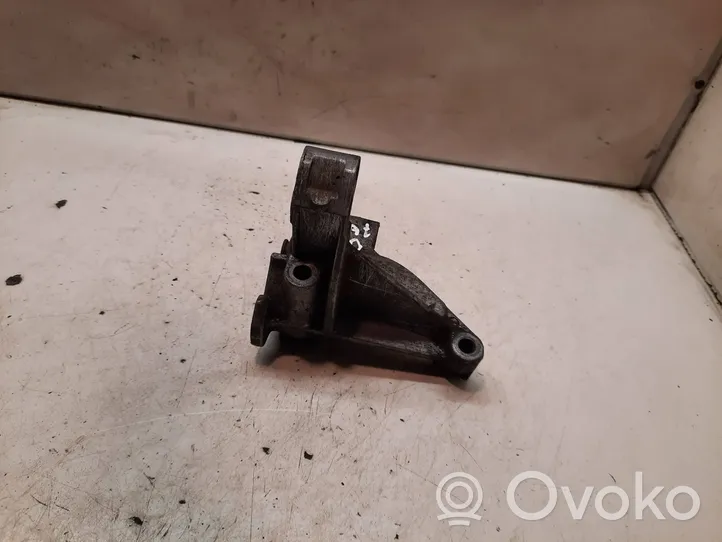 Volkswagen PASSAT B3 Supporto di montaggio della pompa del servosterzo 028145531C