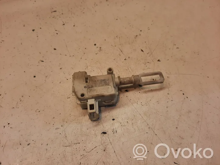 Ford Mondeo Mk III Serrure verrouillage de coffre/hayon 754669