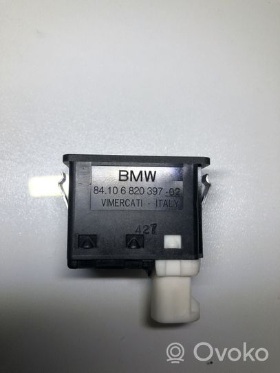 BMW X1 F48 F49 USB-pistokeliitin 6820397