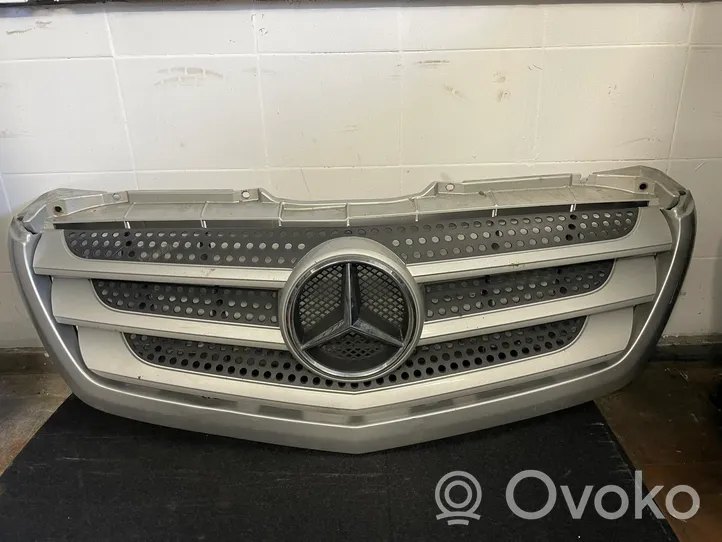 Mercedes-Benz Sprinter W906 Maskownica / Grill / Atrapa górna chłodnicy A9068880523