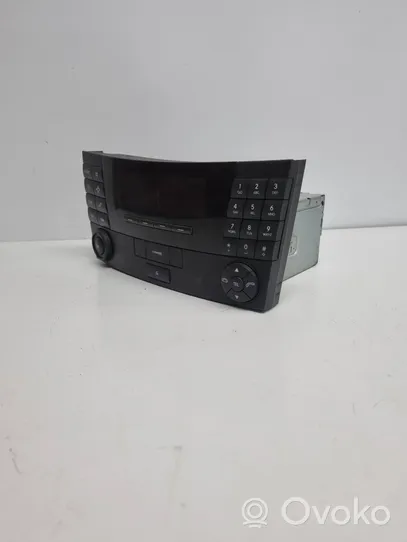 Mercedes-Benz E W211 Radio/CD/DVD/GPS-pääyksikkö A2118200079