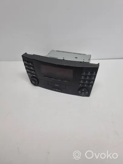 Mercedes-Benz E W211 Radio/CD/DVD/GPS-pääyksikkö A2118200079