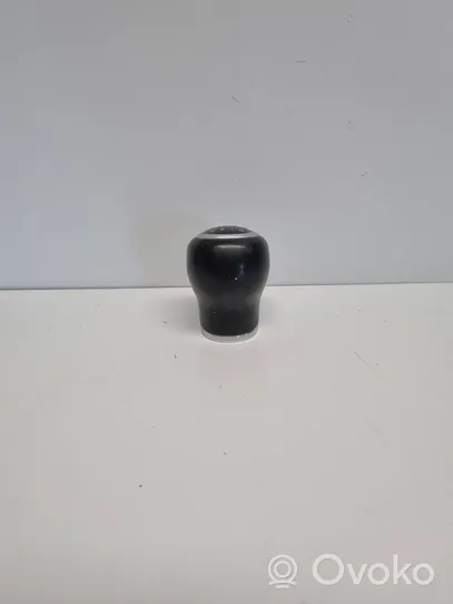 Nissan Qashqai Gear lever shifter trim leather/knob 