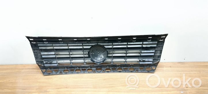 Volkswagen Crafter Передняя решётка 7C0853653D