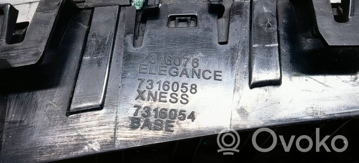 BMW X5 F15 Grotelės viršutinės 51117309775