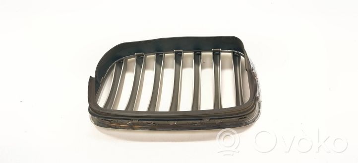 BMW X5 E70 Grille calandre supérieure de pare-chocs avant 51137171396