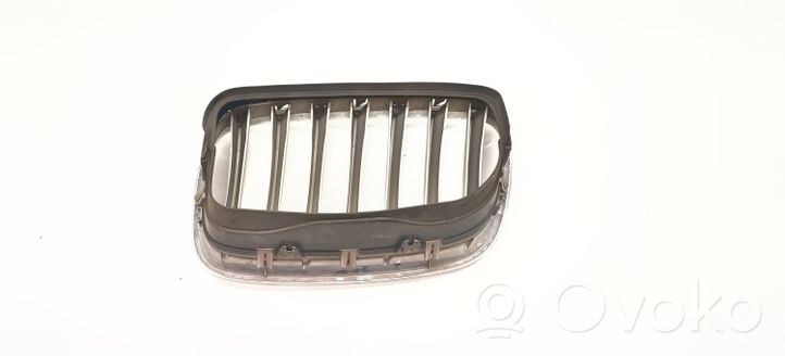 BMW X5 E70 Grille calandre supérieure de pare-chocs avant 51137171396